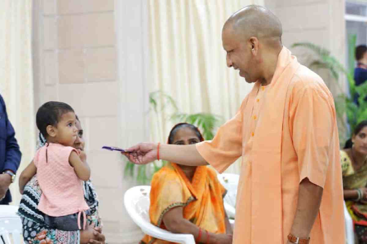 CM Yogi Janta Darbar : अब घर बैठे करें रजिस्ट्रेशन, ऐसे मिलें यूपी के सीएम योगी आदित्यनाथ से