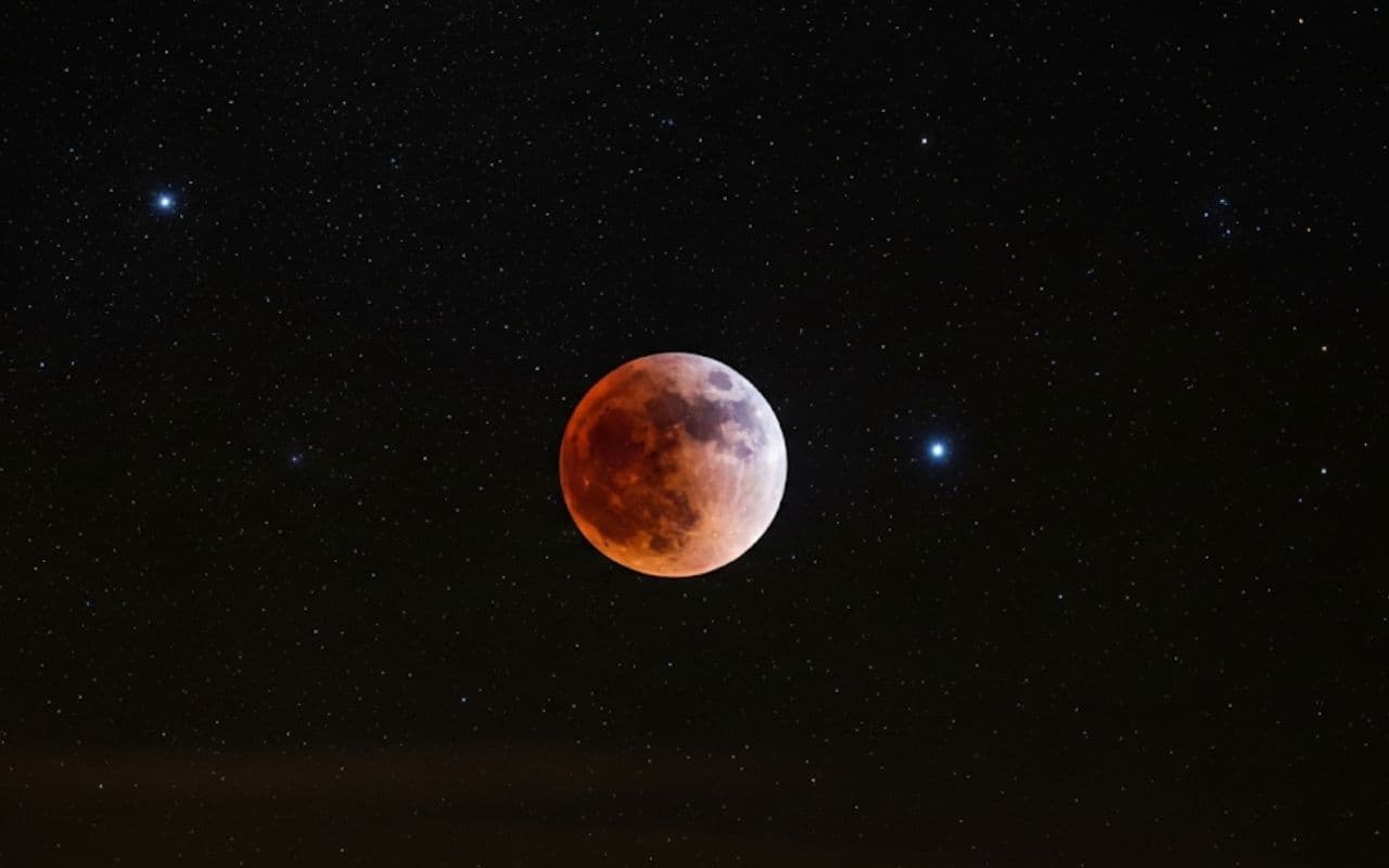 Chandra Grahan 2026: अगले साल होली पर लगेगा पहला चंद्र ग्रहण, जानें तारीख