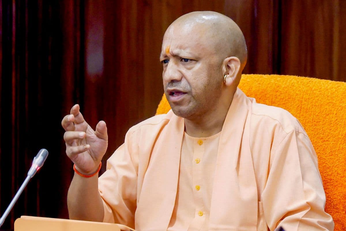 CM Yogi Gift: आउटसोर्स कर्मचारियों को सीएम योगी ने दिया तोहफा, 16 से 20 हजार रुपये मिलेगी सैलरी
