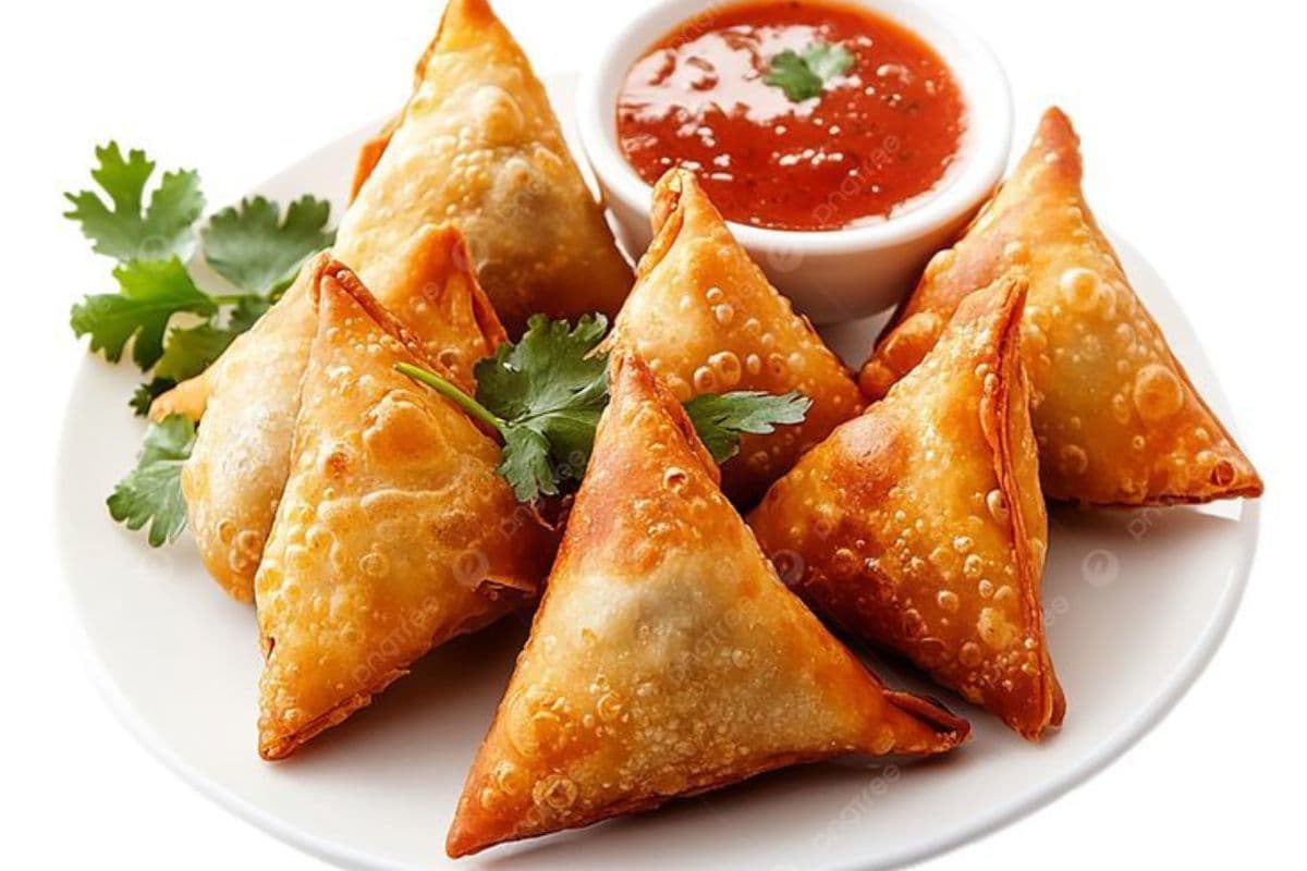 Corn Cheese Samosa Recipe: चाय के साथ ट्राई करें क्रिस्पी और चीजी समोसा