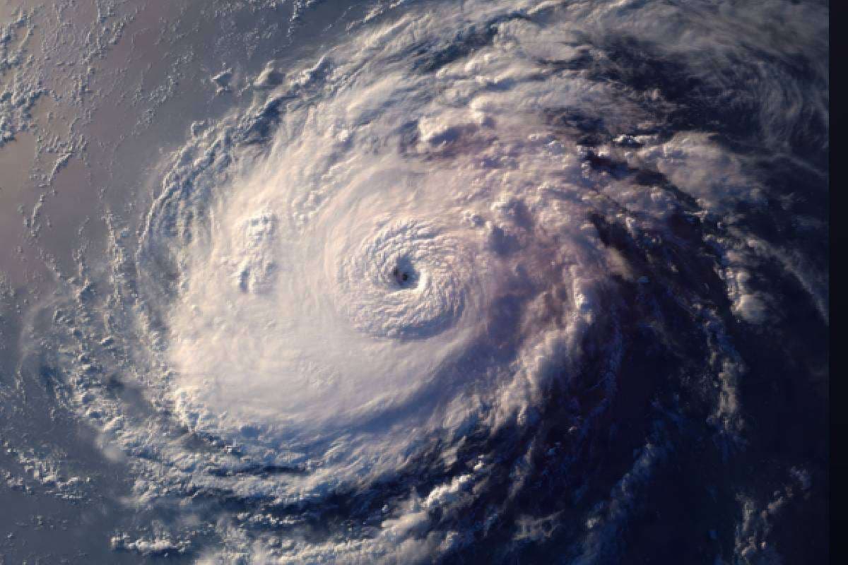 Cyclone Bualoi Alert : तबाही मचाते हुए आगे बढ़ रहा है तूफान, हजारों लोगों को पहुंचाया गया सुरक्षित स्थान पर