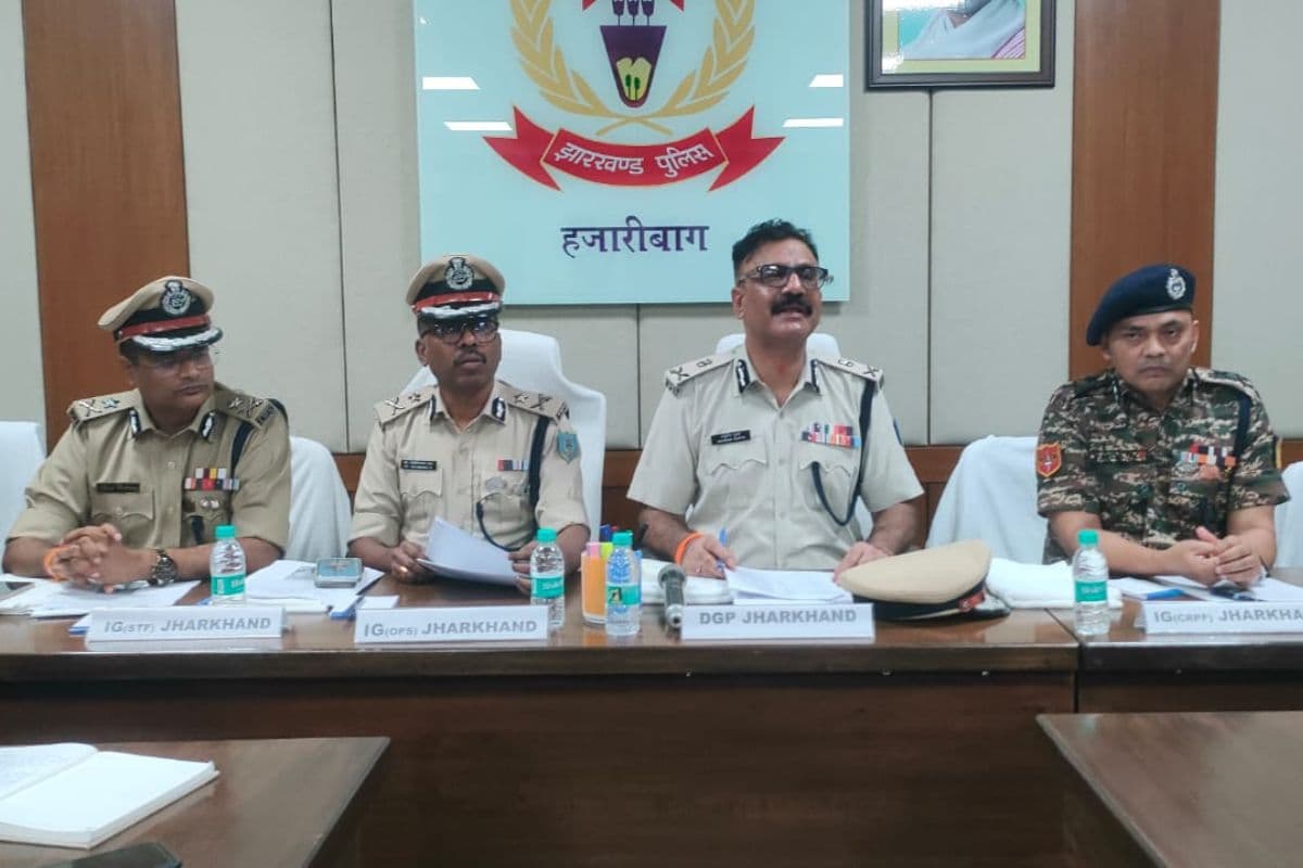 Hazaribagh Encounter: डीजीपी ने बढ़ाया जवानों का हौसला, 9 महीने में 29 नक्सली ढेर, मुठभेड़ में कैसे मारे गए माओवादी?