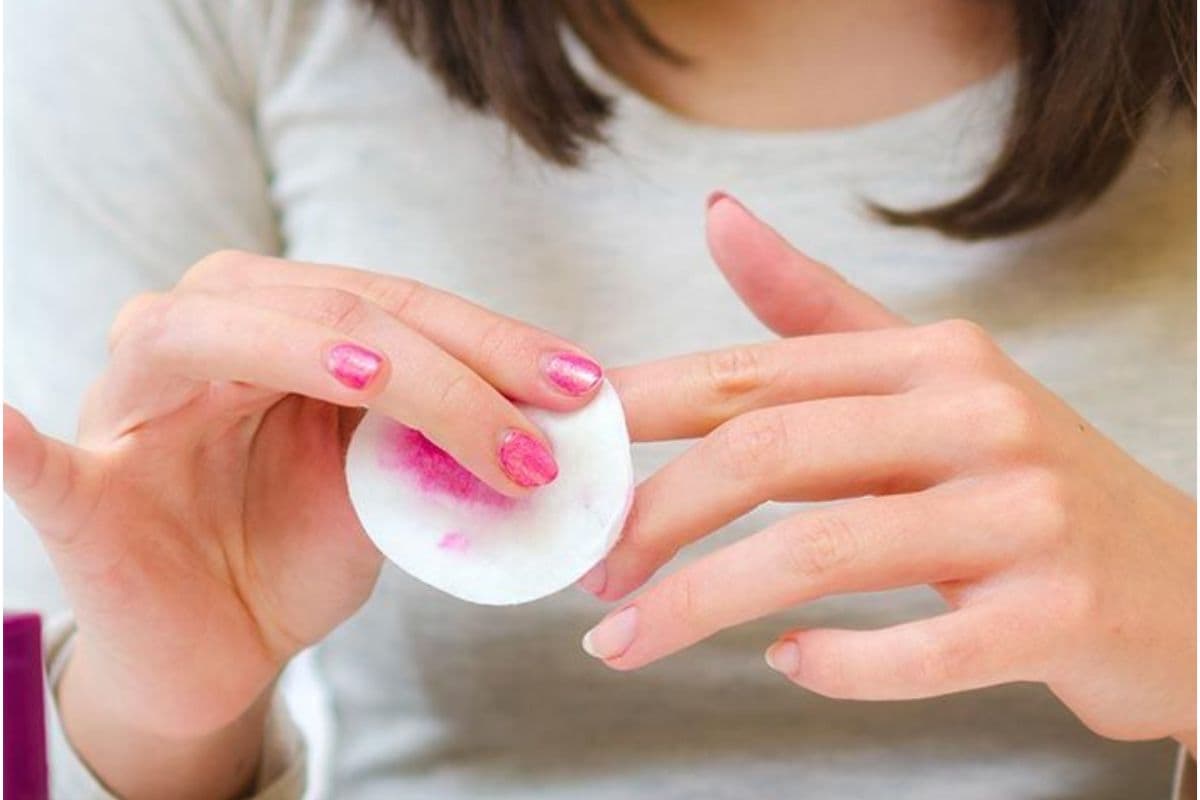 DIY Nail Polish Remover Hacks: अब नेल रिमूवर को कहें अलविदा, इन घरेलू ट्रिक्स से मिनटों में हटाएं नेल पॉलिश