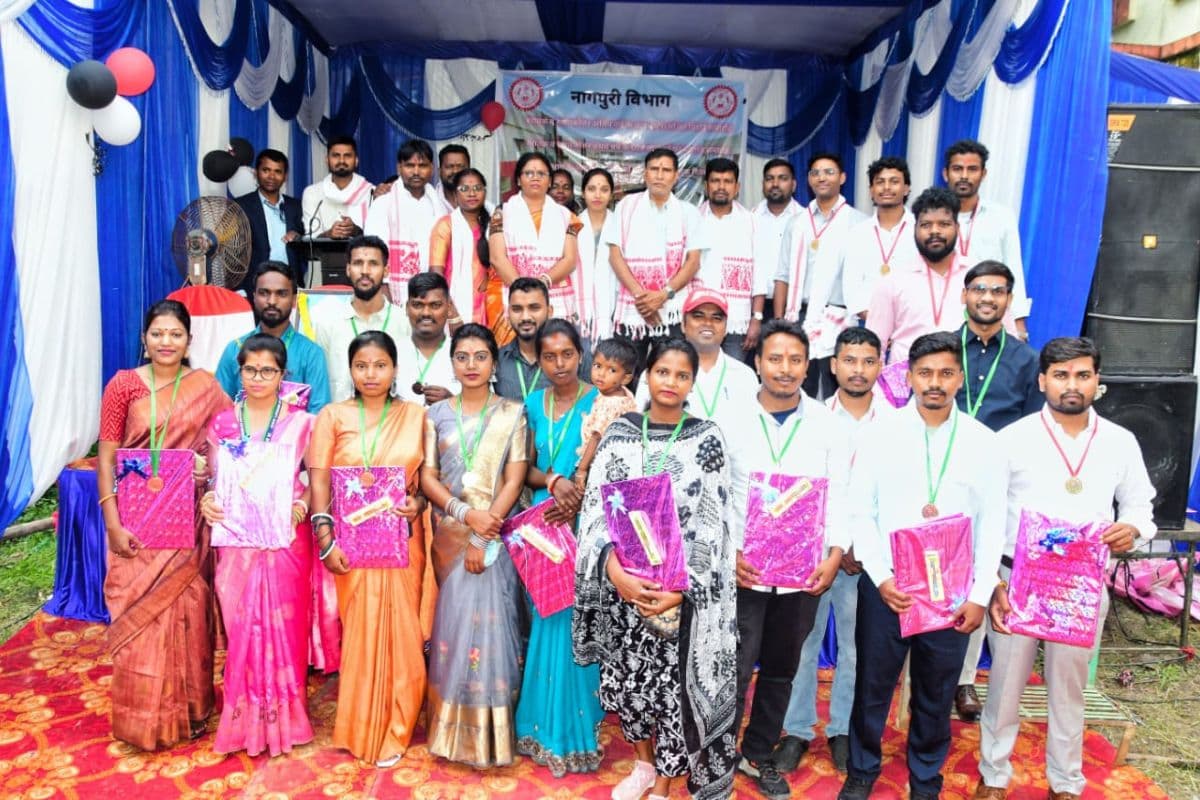 DSPMU News: डीएसपीएमयू के नागपुरी विभाग में समारोह का आयोजन, होनहार छात्र-छात्राओं को किया गया सम्मानित