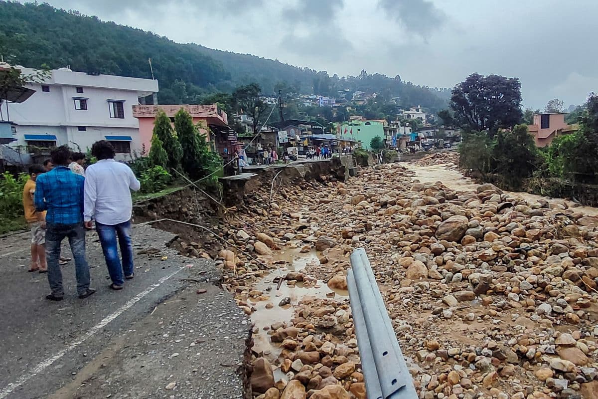 Uttarakhand Heavy Rain: भारी बारिश से उत्तराखंड में भीषण तबाही, नदियां उफान पर, कई पुल बहे
