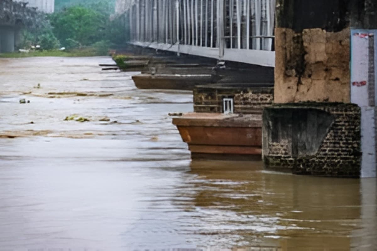 Delhi Flood Alert: बढ़ता जलस्तर, बढ़ती टेंशन! दिल्ली में बाढ़ का खतरा, सरकार अलर्ट