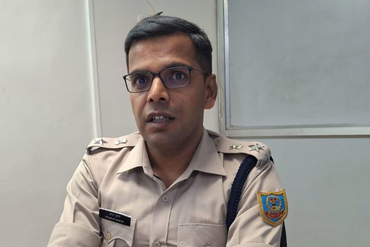 धनबाद में दुर्गा पूजा पर सुरक्षा सख्त, सादे लिबास में भी तैनात रहेगी पुलिस, सभी पूजा पंडालों में सीसीटीवी लगाने के निर्देश