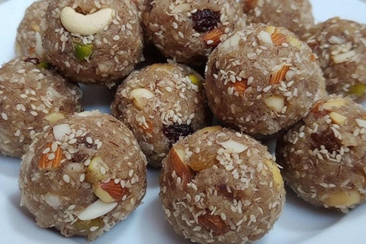 Dry Fruit Coconut Laddu Dry Fruit Coconut Laddu