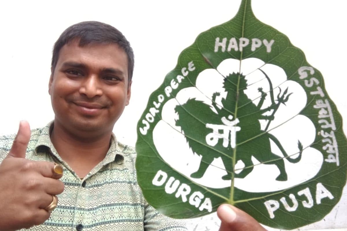 Durga Puja 2025: बिहार के मशहूर आर्टिस्ट ने पीपल के पत्ते पर बनाई दुर्गा मां की कलाकृति, GST बचत उत्सव मनाने का संदेश
