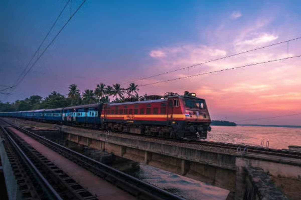 Bihar Train: नवरात्र मेले पर रेलवे की विशेष तैयारी! पांच जोड़ी ट्रेनों को मिला नया स्टॉपेज