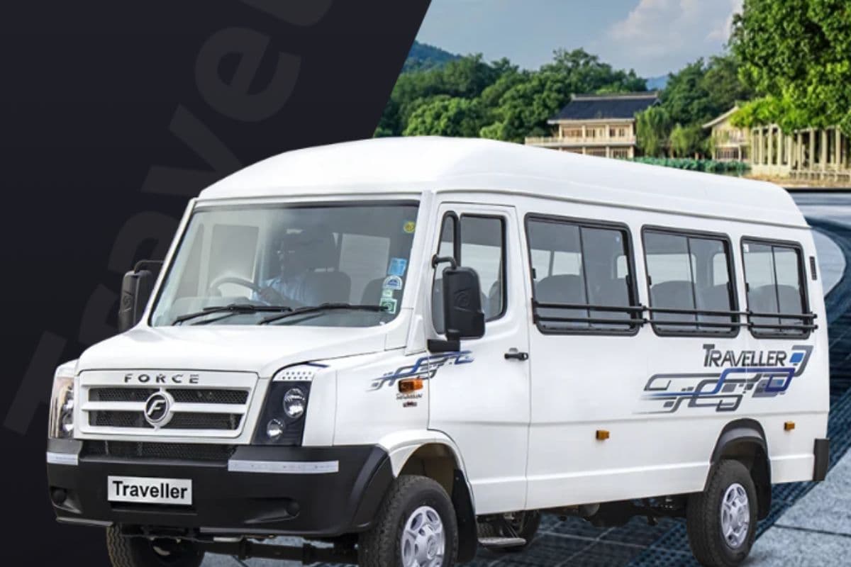 बड़े परिवार के साथ सफर हुआ आसान, 18 लाख में मिलेगी 14 सीटर फैमिली कार