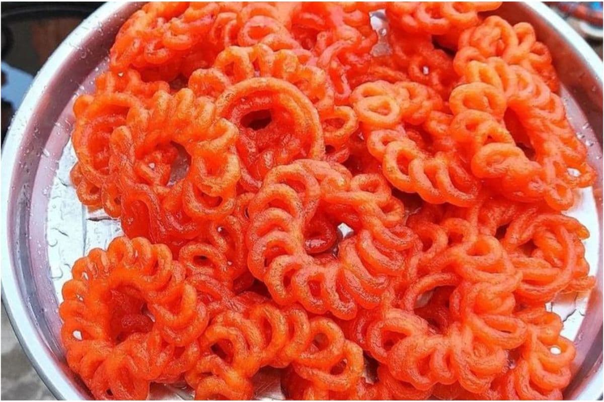 Halwai Style Imarti Recipe: मिनटों में बनाएं हलवाई जैसी कुरकुरी और रसीली इमरती Halwai Style Imarti Recipe: मिनटों में बनाएं हलवाई जैसी कुरकुरी और रसीली इमरती