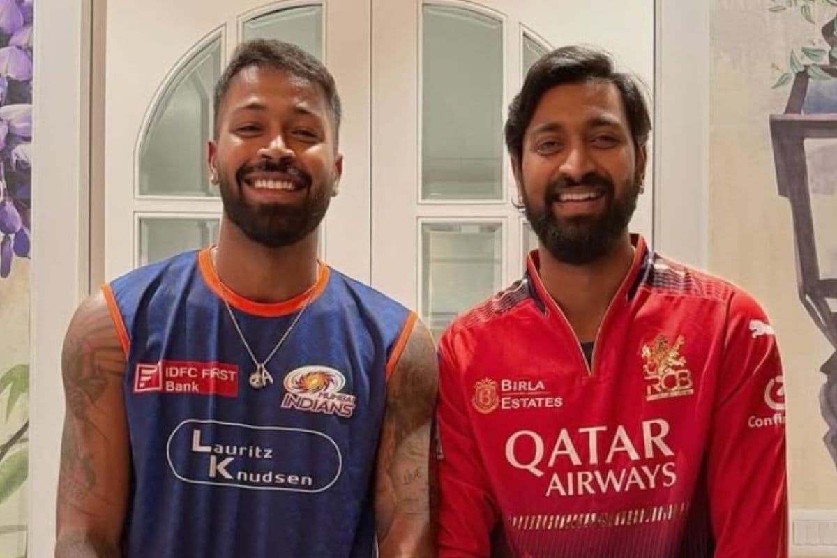 Hardik Pandya and Krunal Pandya supported their coach.