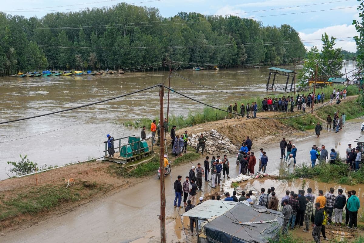 Punjab-Haryana Flood: बाढ़ से पंजाब-हरियाणा में भारी तबाही, गांव के गांव पानी में डूबे, कई लोगों की मौत