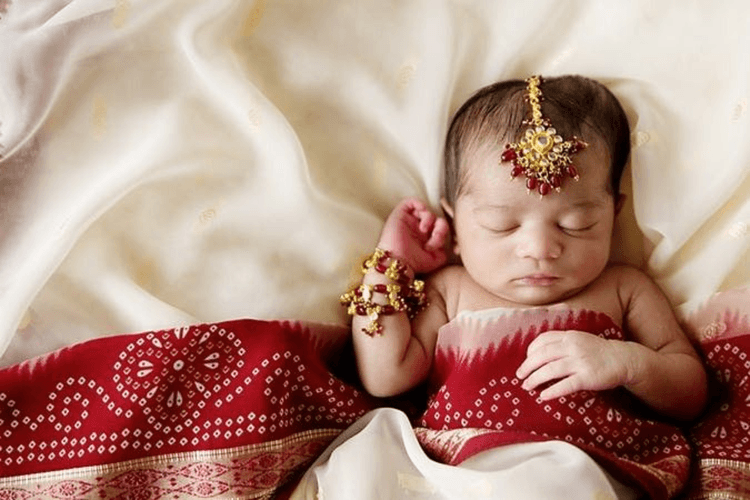 Hindu Baby Girl Name Starting with D: द अक्षर से शुरू होने वाले यूनिक नाम जो आपकी बच्ची की छवि निखारेंगे