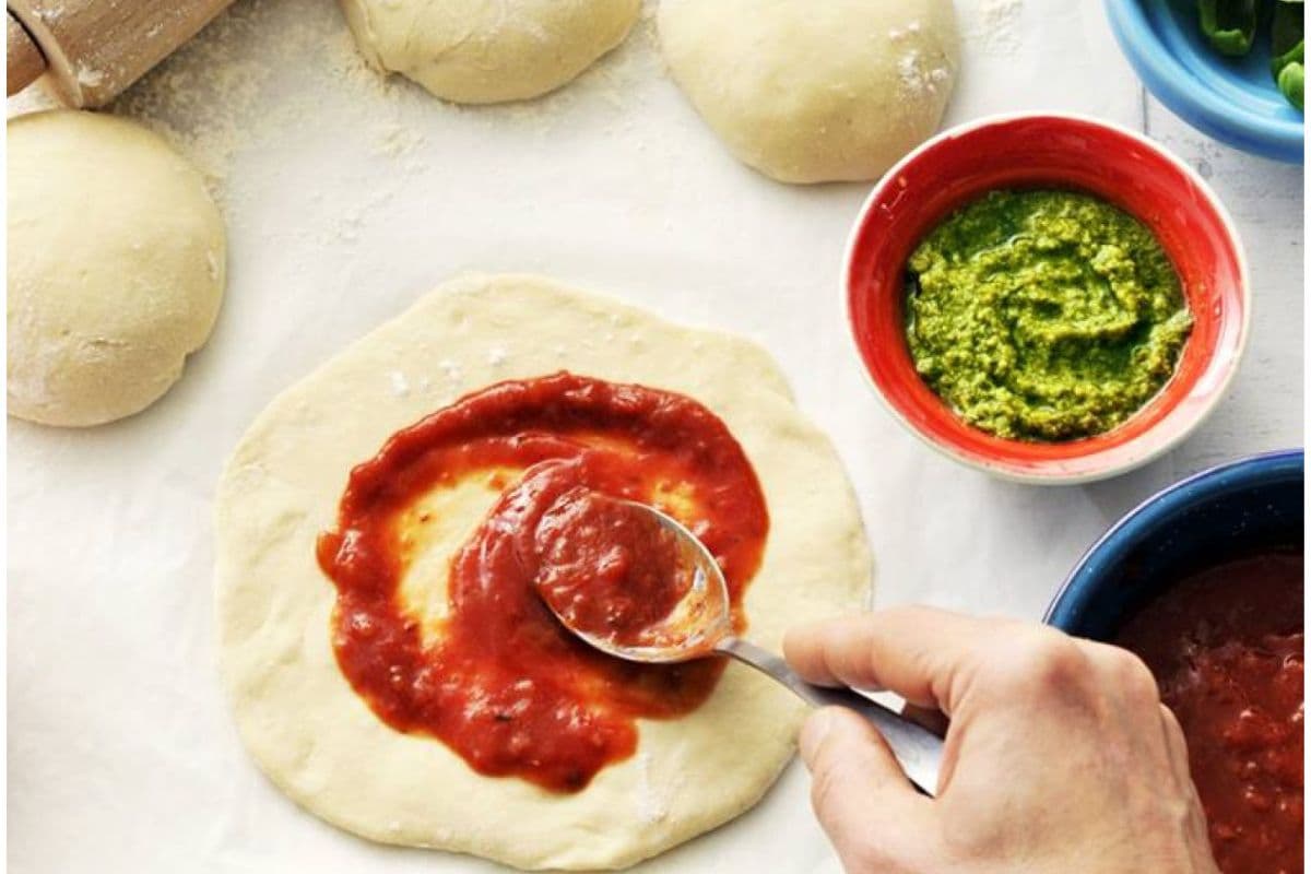 Homemade Pizza Dough: मिनटों में बनाएं क्रिस्पी और सॉफ्ट पिज्जा बेस