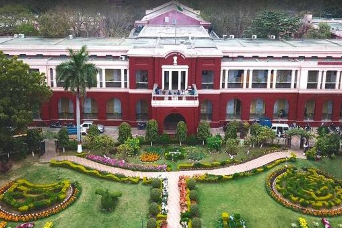 IIT ISM Dhanbad: आईआईटी धनबाद बना पहला संस्थान, जहां नहीं होगी अटेंडेंस से परीक्षा पर रोक