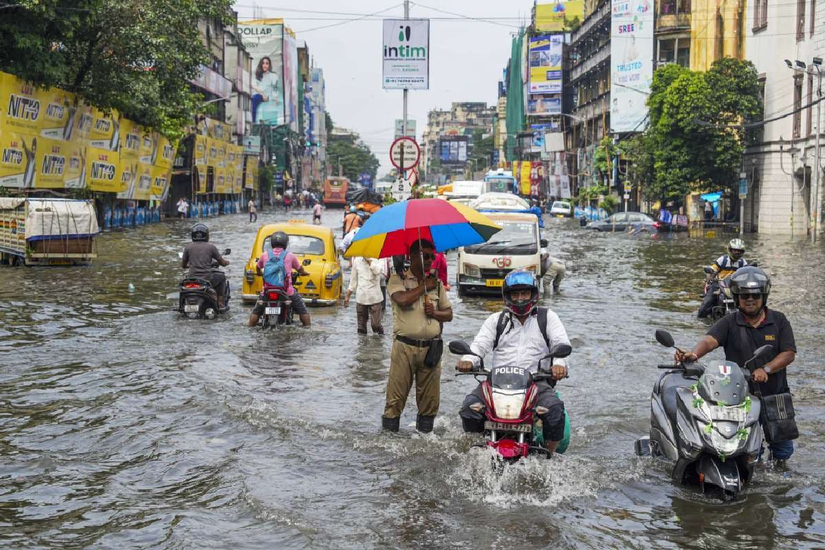 Low Pressure in Bay of Bengal : बंगाल की खाड़ी में लो प्रेशर, 1 अक्टूबर से होगी भारी बारिश, दशहरा का मजा किरकिरा
