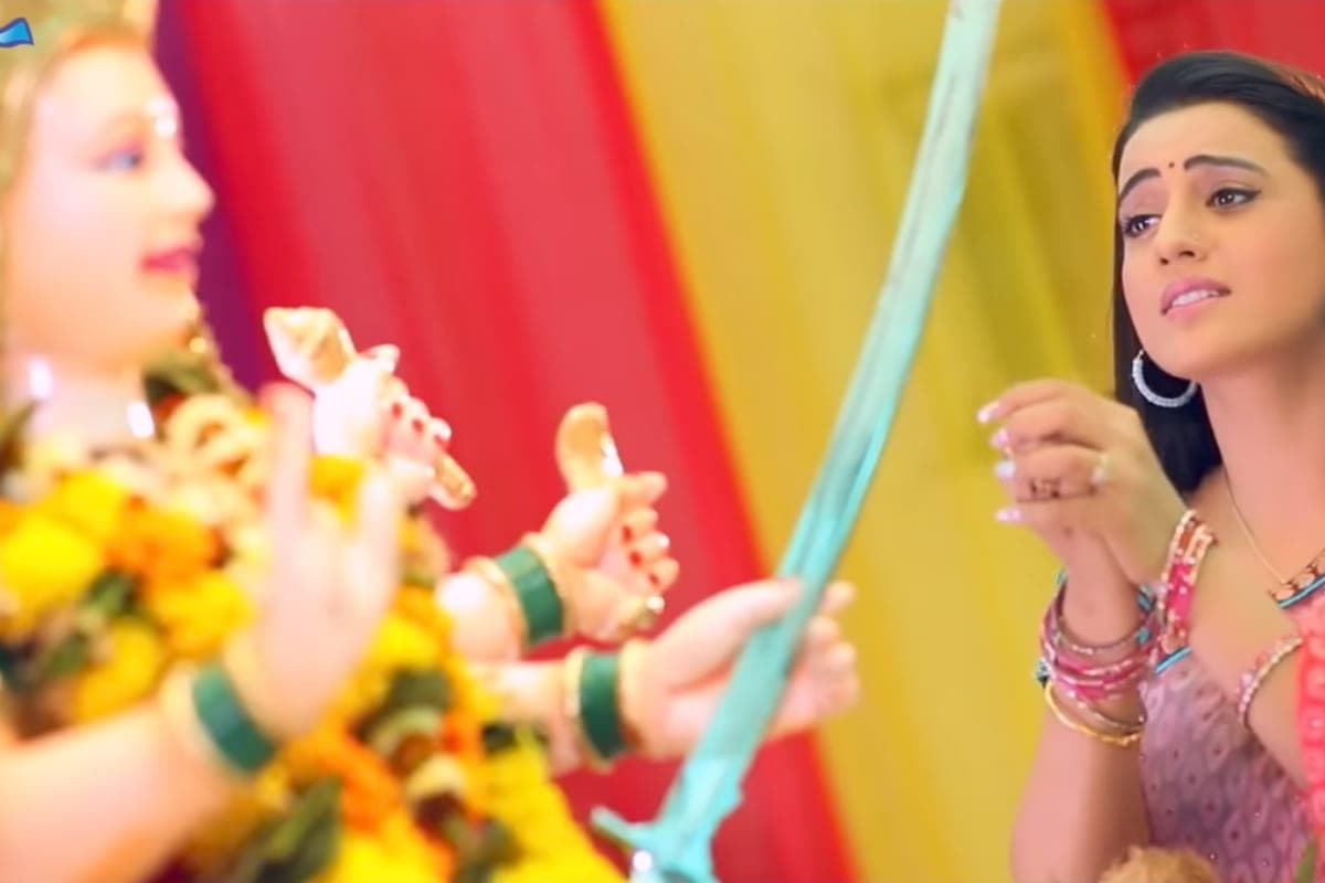 Navratri Special Bhojpuri Song: नवरात्रि पर वायरल हुआ अक्षरा सिंह का ‘आपन तलवार दे दा’ भजन, बेटी को निर्भया बनाने के लिए मां अम्बे से मांगी शक्ति