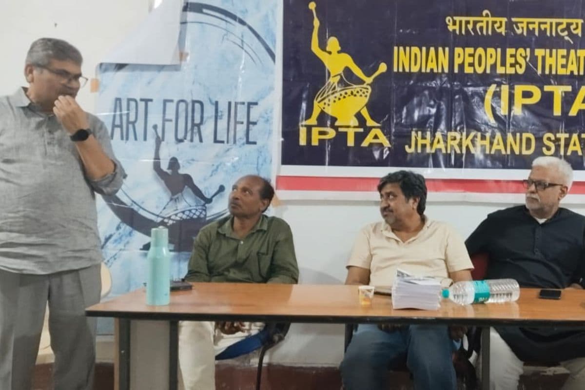 इप्टा झारखंड के नए अध्यक्ष चुने गए वरिष्ठ कथाकार रणेन्द्र, राज्य परिषद की बैठक में फिल्मकार बीजू टोप्पो किए गए सम्मानित