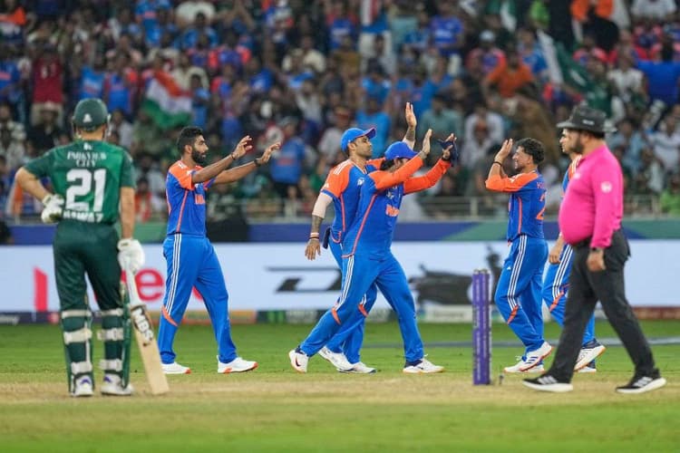 Asia Cup: भारत की जीत पर पूर्व पाकिस्तानी क्रिकेटर की आंखें हुईं नम, भर्राए गले से इस खिलाड़ी पर फोड़ा ठीकरा
