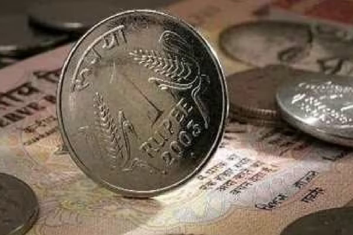 डॉलर के मुकाबले मजबूत हुआ रुपया, 9 पैसे की बढ़त के साथ हुआ बंद