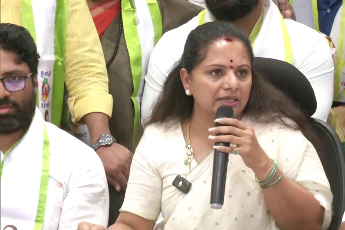 KCR की बेटी के कविता ने BRS से दिया इस्तीफा, हरीश राव-संतोष राव पर पार्टी और परिवार को तोड़ने का लगाया आरोप