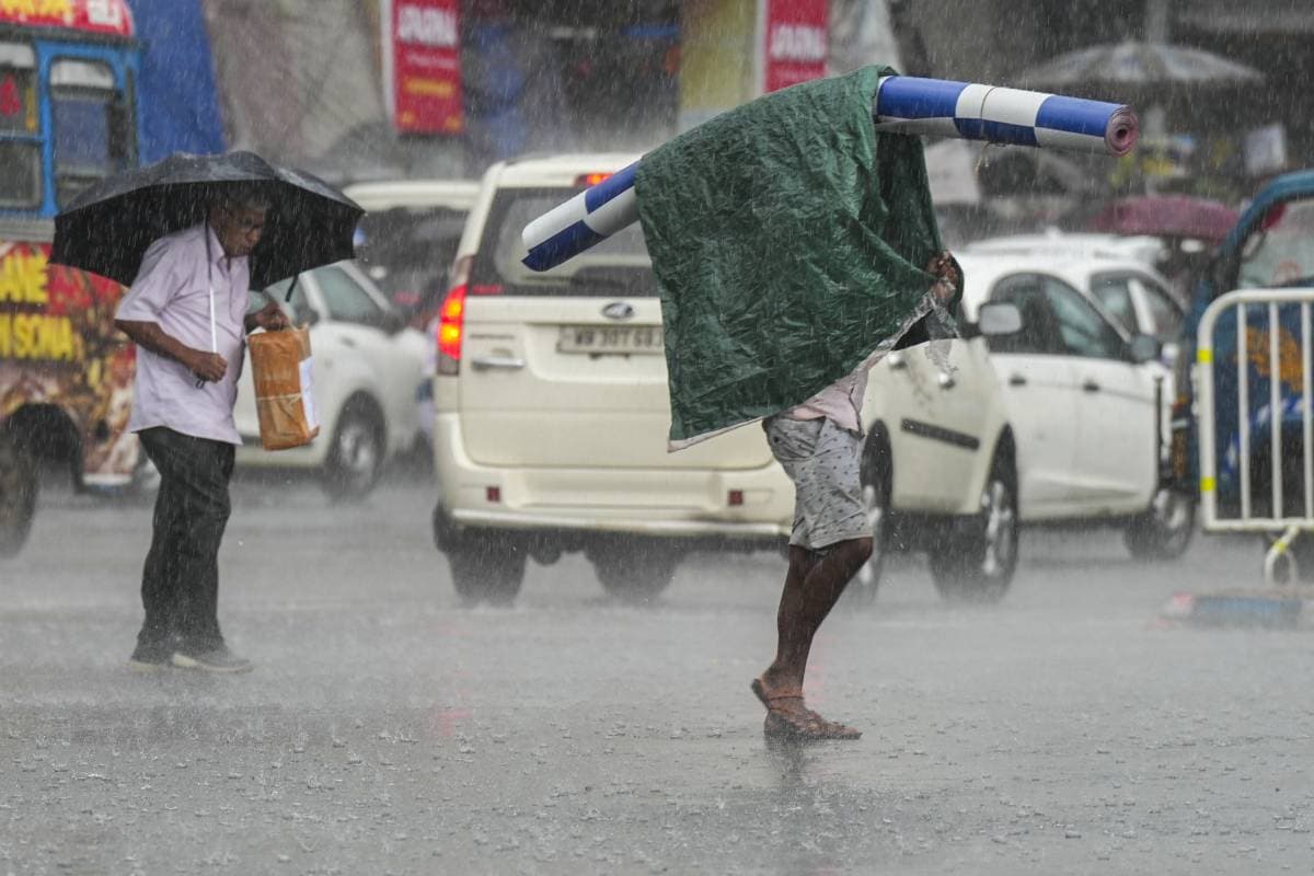 Kal ka Mausam : दुर्गा पूजा के दौरान बारिश का सिलसिला रह सकता है जारी, 2 अक्टूबर तक इन राज्यों में बारिश के आसार