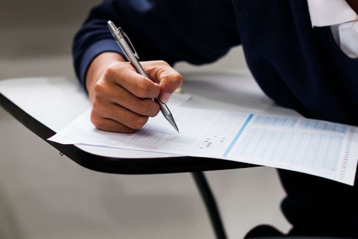 Kannur Student Viral Story: कॉपी से निकले आतंक के नाम, छात्र की अजीब हरकत देख उड़ जाएंगे होश