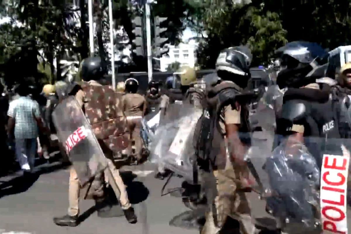 Kerala Students Protest: केरल में छात्र संगठन का जोरदार प्रदर्शन, मुख्यमंत्री से गृह विभाग का पद छोड़ने की मांग की