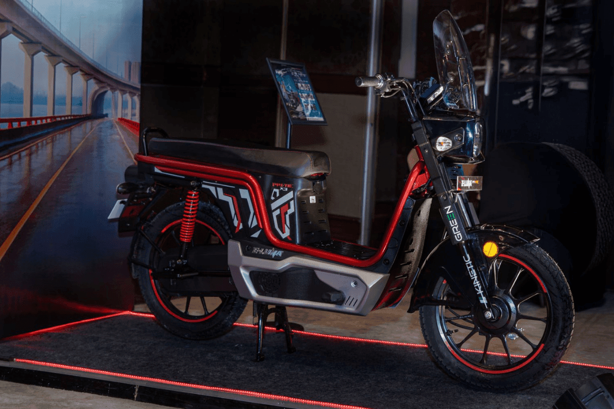 E-Luna Prime: काइनेटिक ग्रीन ने लॉन्च की नयी कम्यूटर बाइक, सिंगल चार्ज पर मिलेगी 140Km की रेंज, जानें किमत