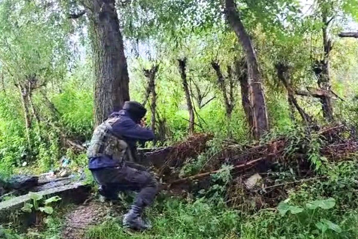 Kulgam Encounter: कुलगाम मुठभेड़ में दो आंकवादी ढेर, एक जवान घायल