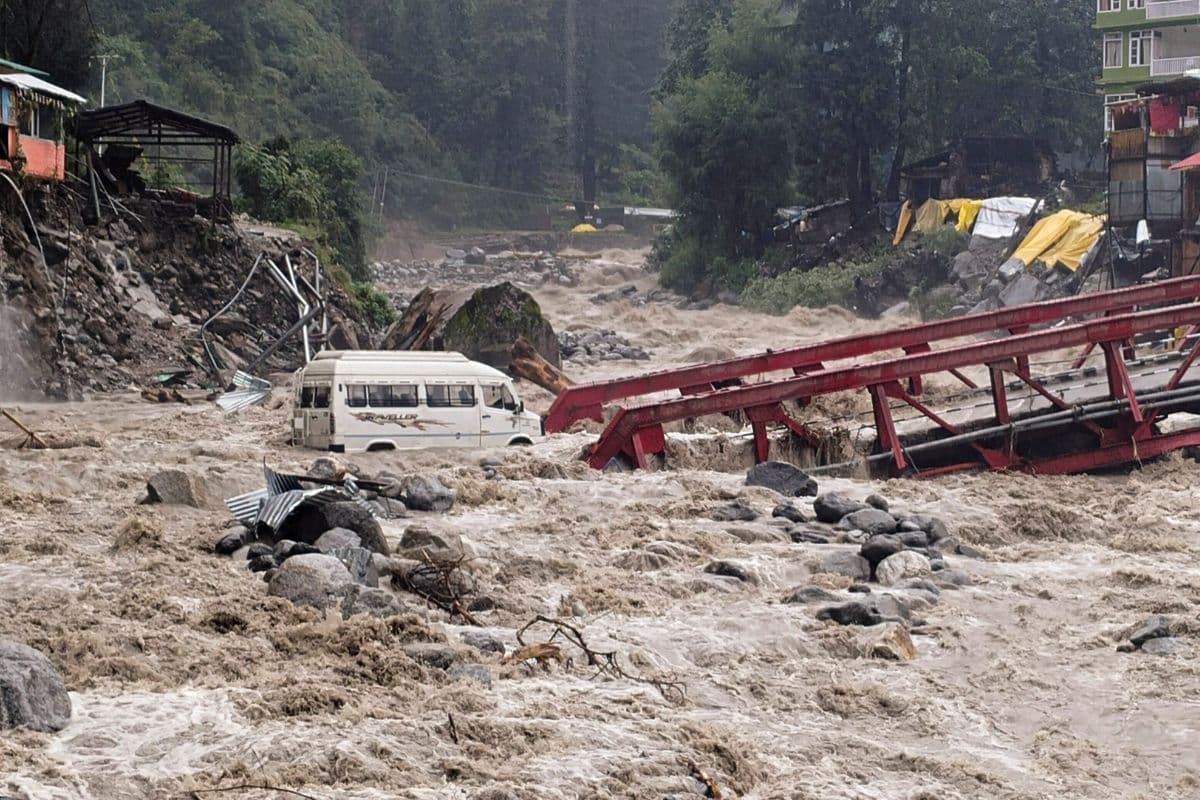 Very Heavy Rain: पंजाब, जम्मू-कश्मीर, उत्तराखंड और हिमाचल में मानसून ने बरपाया कहर, बाढ़ और भूस्खलन से सैकड़ों मौतें