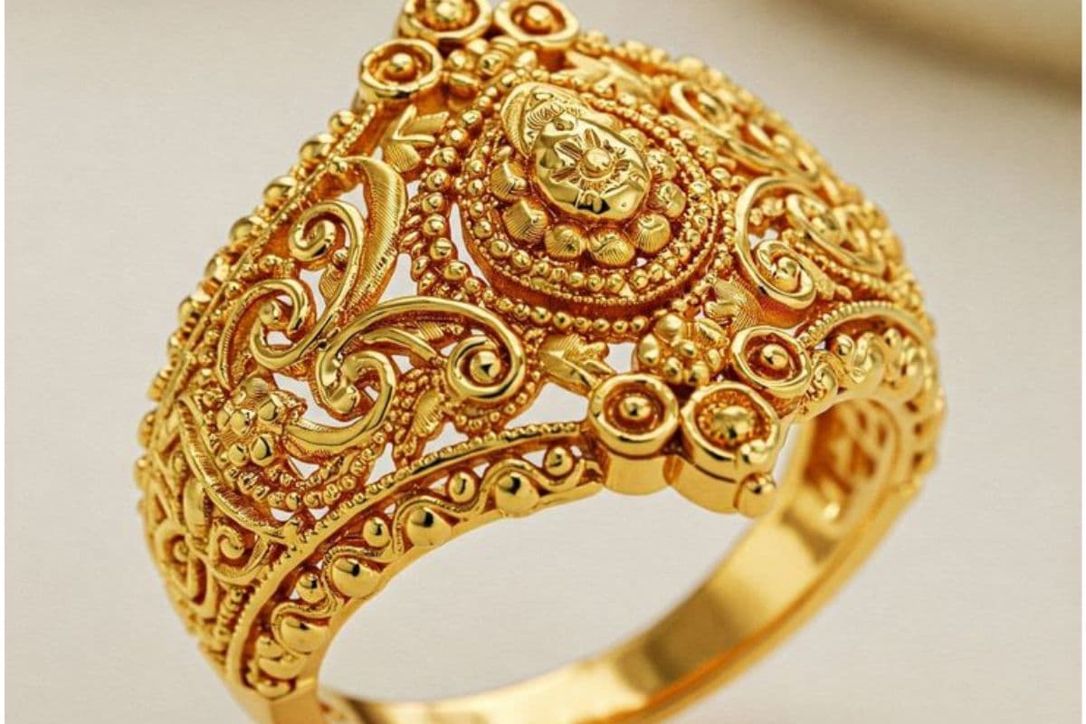 Latest Karva Chauth Gold Ring: करवा चौथ पर पत्नी को गिफ्ट करें लेटेस्ट और खूबसूरत गोल्ड रिंग