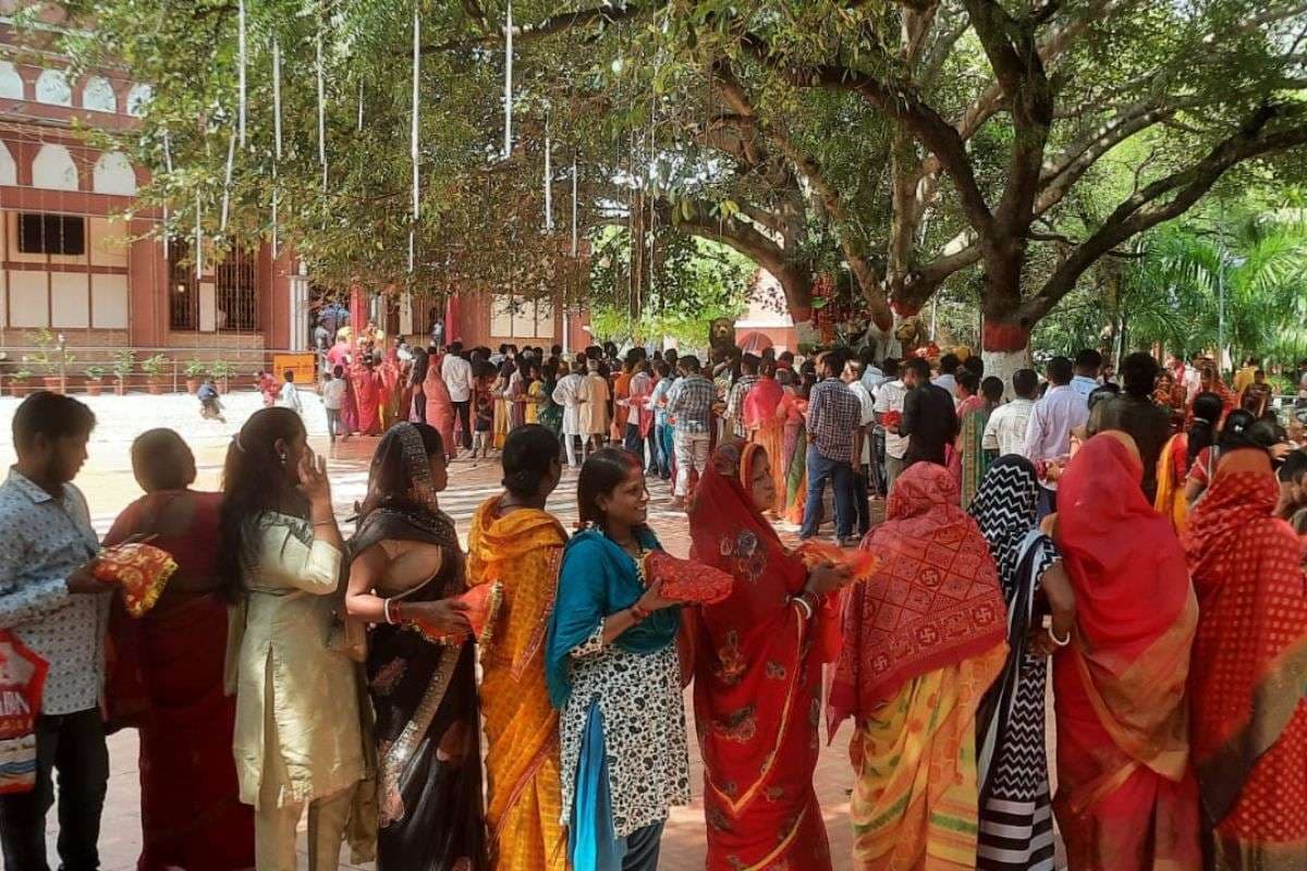 मां भद्रकाली मंदिर में उमड़ी भक्तों की भारी भीड़, बिहार से भी पहुंचे श्रद्धालु