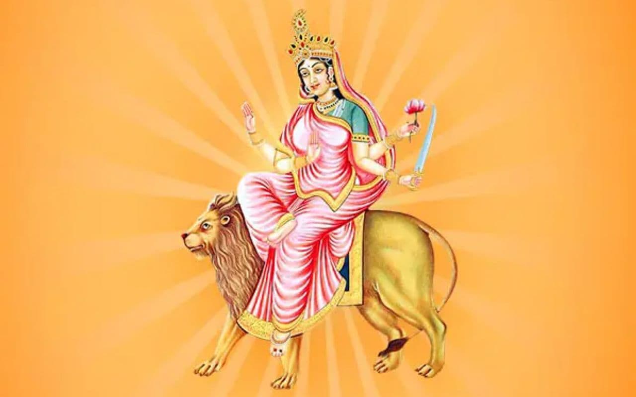 Maa Katyayini Vrat Katha: नवरात्रि के छठे दिन जरूर सुनें मां कात्यायनी की पौराणिक कथा
