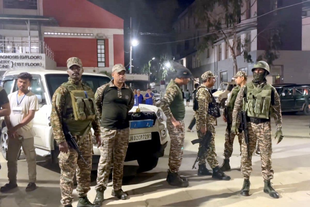 Manipur Firing: मणिपुर में असम राइफल्स के वाहन पर ताबड़तोड़ फायरिंग, दो जवान शहीद, तीन घायल