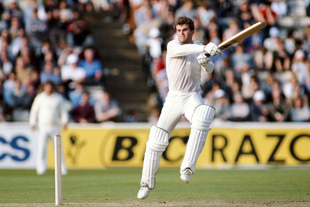 Martin Crowe only player out on 299
