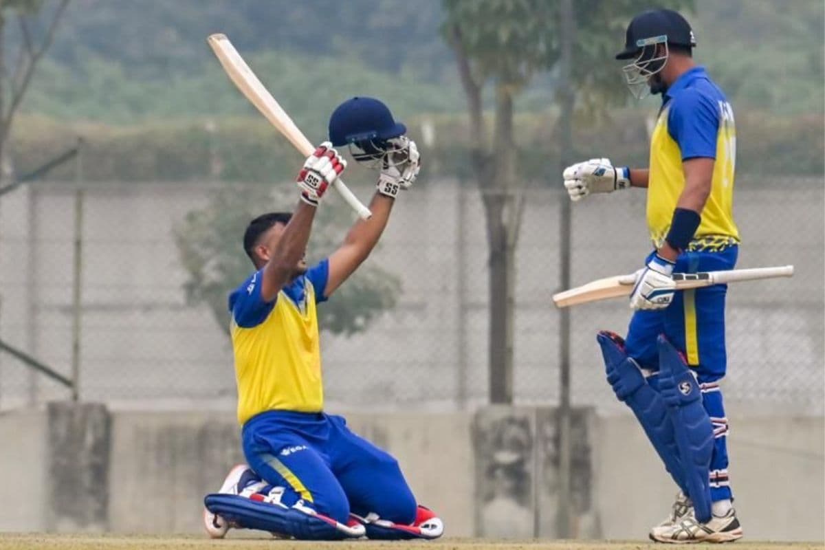 Mayank Agrawal to join Yorkshire in County Cricket.