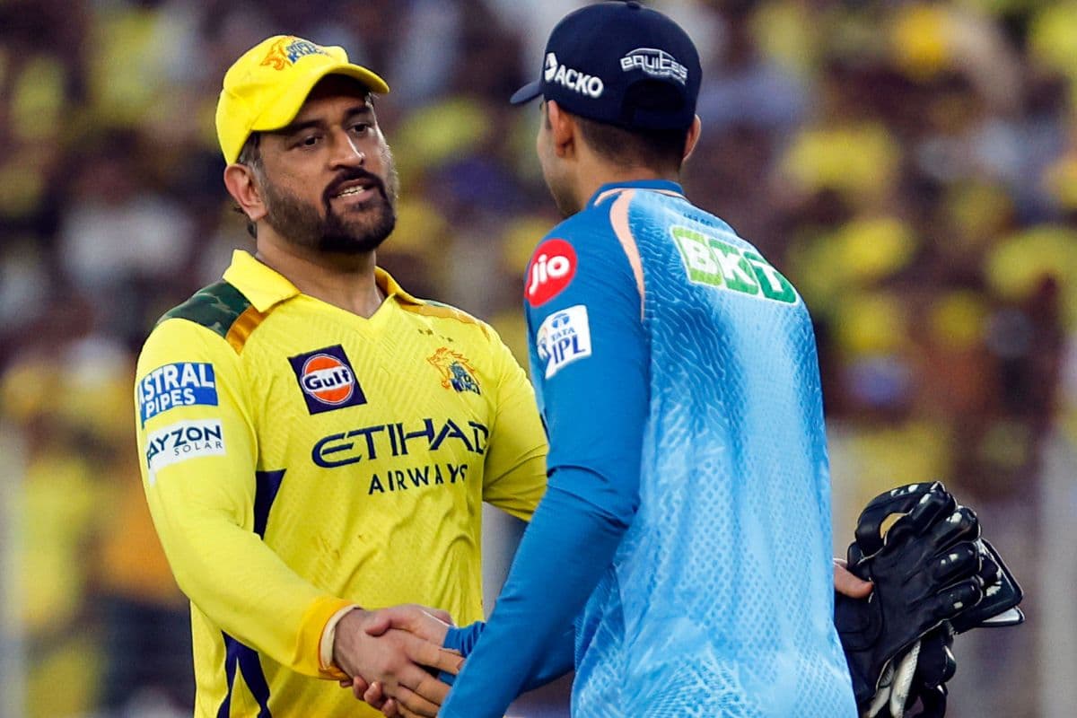 Ms Dhoni Handshake During IPl