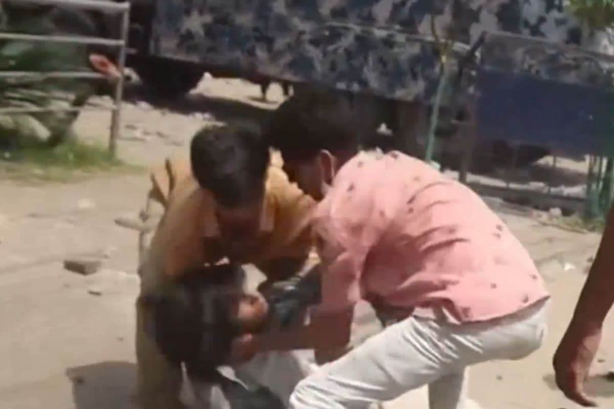GEN Z Protest: नेपाल पुलिस ने युवक के सीने पर मारी गोली, वीडियो देख फट जाएगा कलेजा!