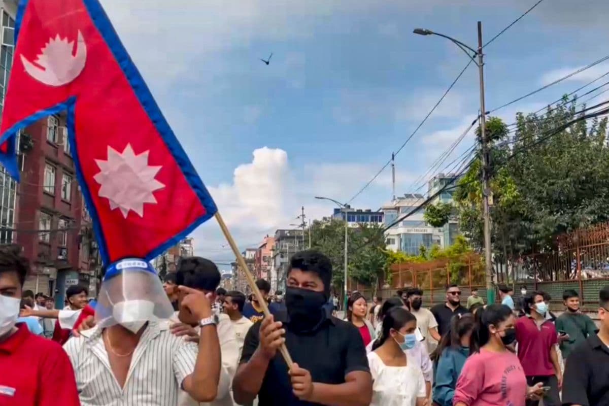 Nepal Protest: प्रदर्शनकारियों ने मनाया जीत का जश्न, निकाली विक्टरी परेड, पीएम ओली और राष्ट्रपति पौडेल ने दिया इस्तीफा