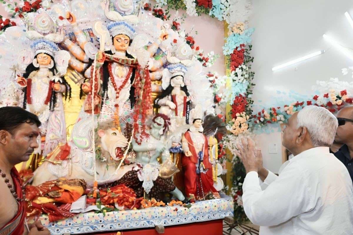 Nitish Kumar: महाअष्टमी पर सीएम नीतीश कुमार ने की देवी पूजा, राज्य की सुख-शांति और समृद्धि की कामना