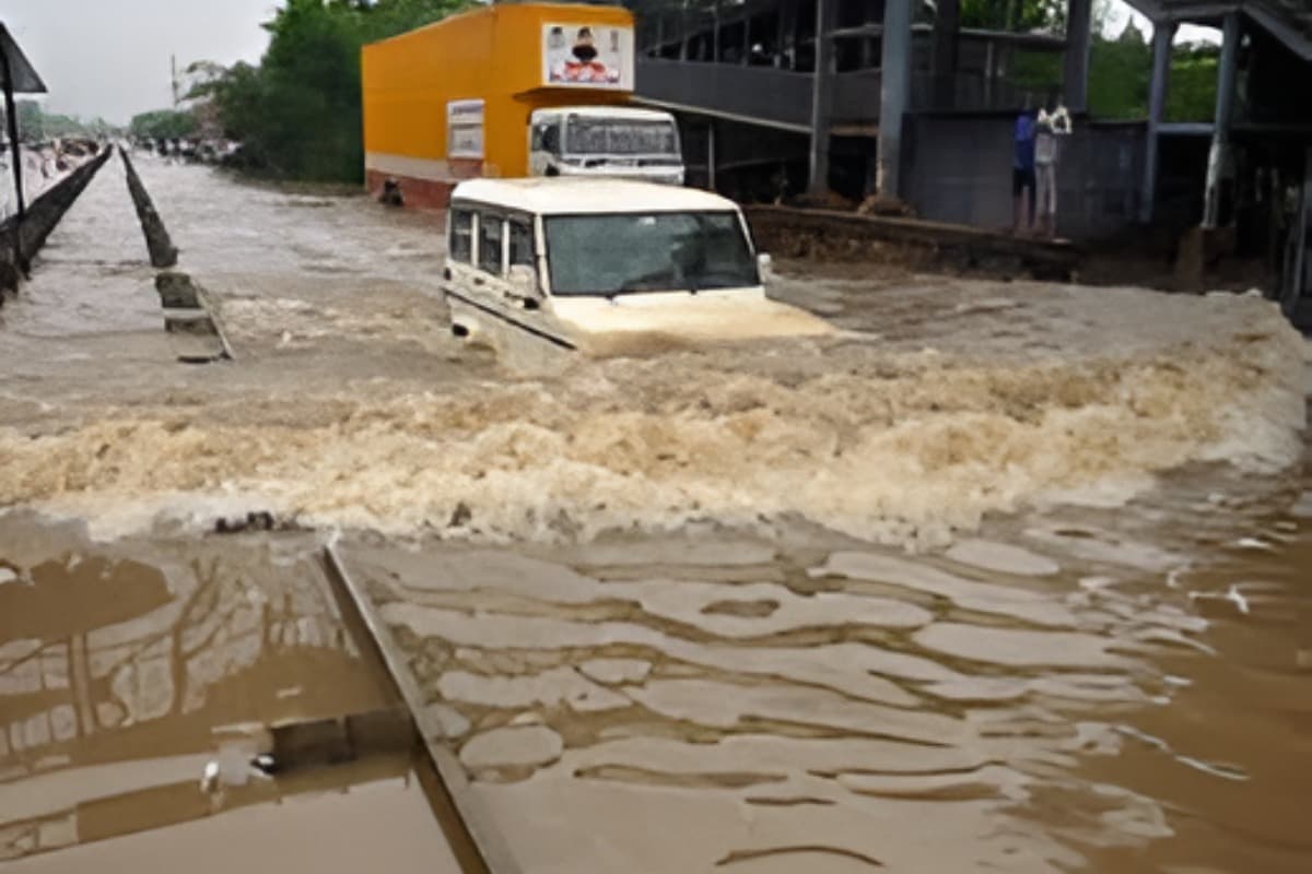 सितंबर में भी थम नहीं रहा मॉनसून, उत्तर भारत के कई राज्य बाढ़ की चपेट में