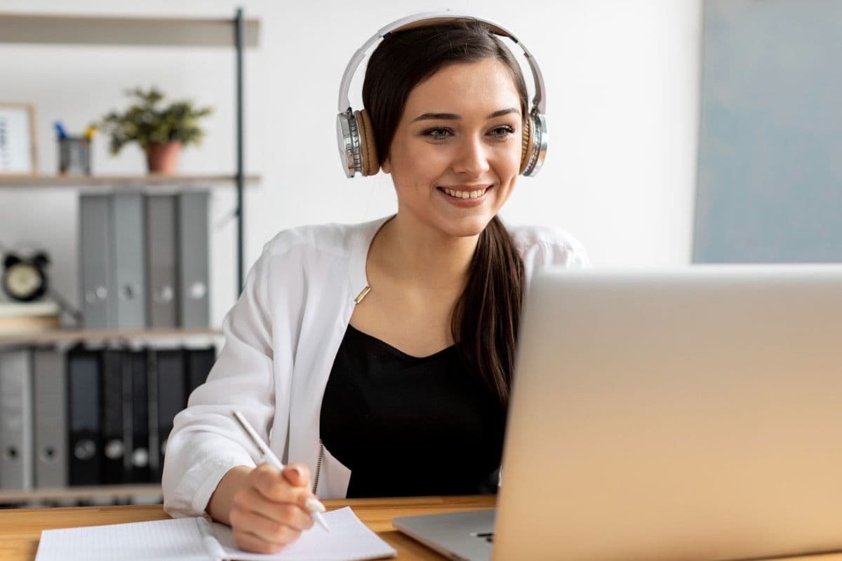 Online Teaching Jobs कैसे पाएं? यहां से मिलते हैं High Salary के अवसर, देखें पूरी जानकारी
