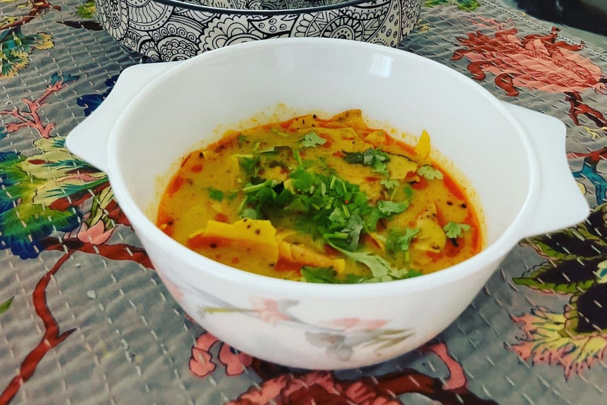 Papad Sabzi: अचानक आये मेहमान तो चिंता न करें, 10 मिनट में बनाएं पापड़ की सब्जी, स्वाद ऐसा सभी प्लेट चाट जाएं