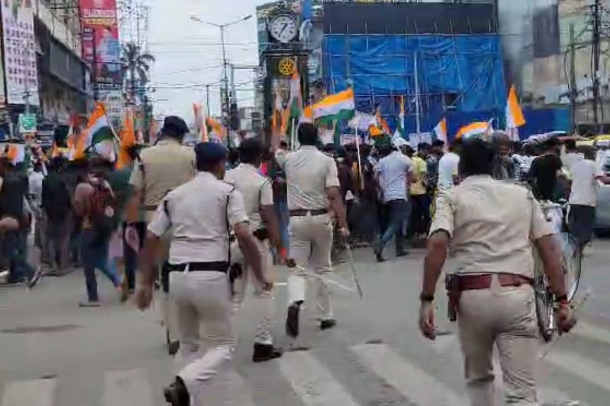 Video: पटना में अभ्यर्थियों को पुलिस ने खदेड़ा, कैंडिडेट्स पर लाठीचार्ज, जोरदार हंगामे की देखिए तस्वीर