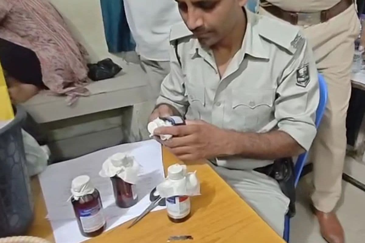 पटना में नाबालिग कर रहे कफ सिरप की तस्करी, पुलिस ने किया अवैध नेटवर्क का खुलासा, दो गिरफ्तार