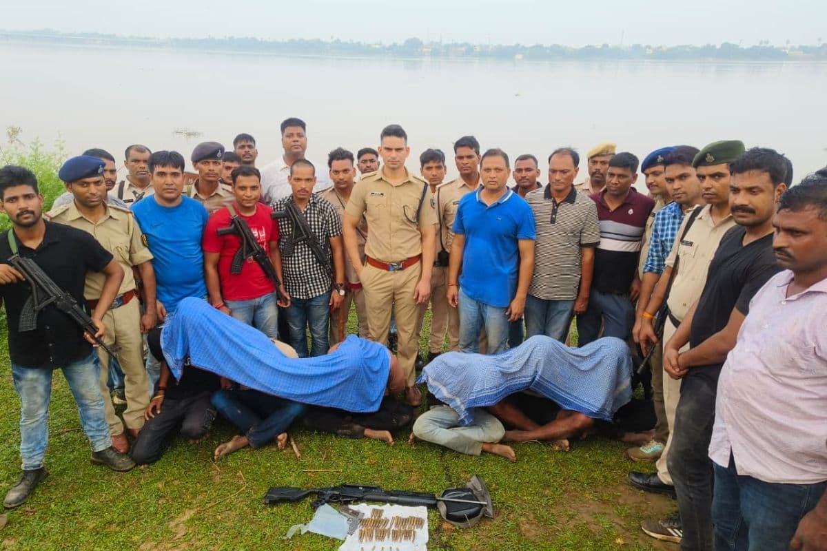 पटना पुलिस का अवैध खनन और रंगदारी गिरोह पर बड़ा वार, छह अपराधी गिरफ्तार, हथियारों का जखीरा बरामद पटना पुलिस का अवैध खनन और रंगदारी गिरोह पर बड़ा वार, छह अपराधी गिरफ्तार, हथियारों का जखीरा बरामद