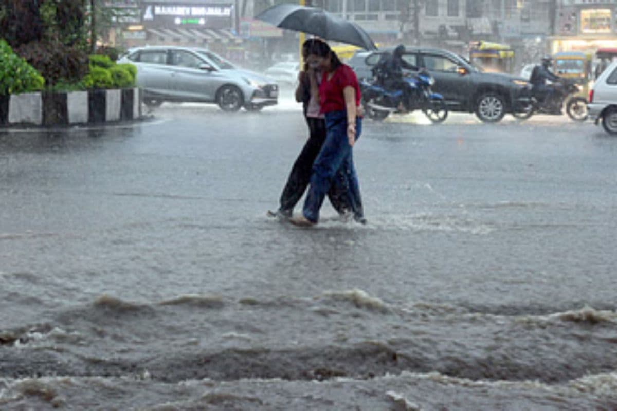 Bihar Rain Alert: बिहार के 12 जिलों में होगी झमाझम बारिश, मौसम विभाग ने जारी किया येलो अलर्ट